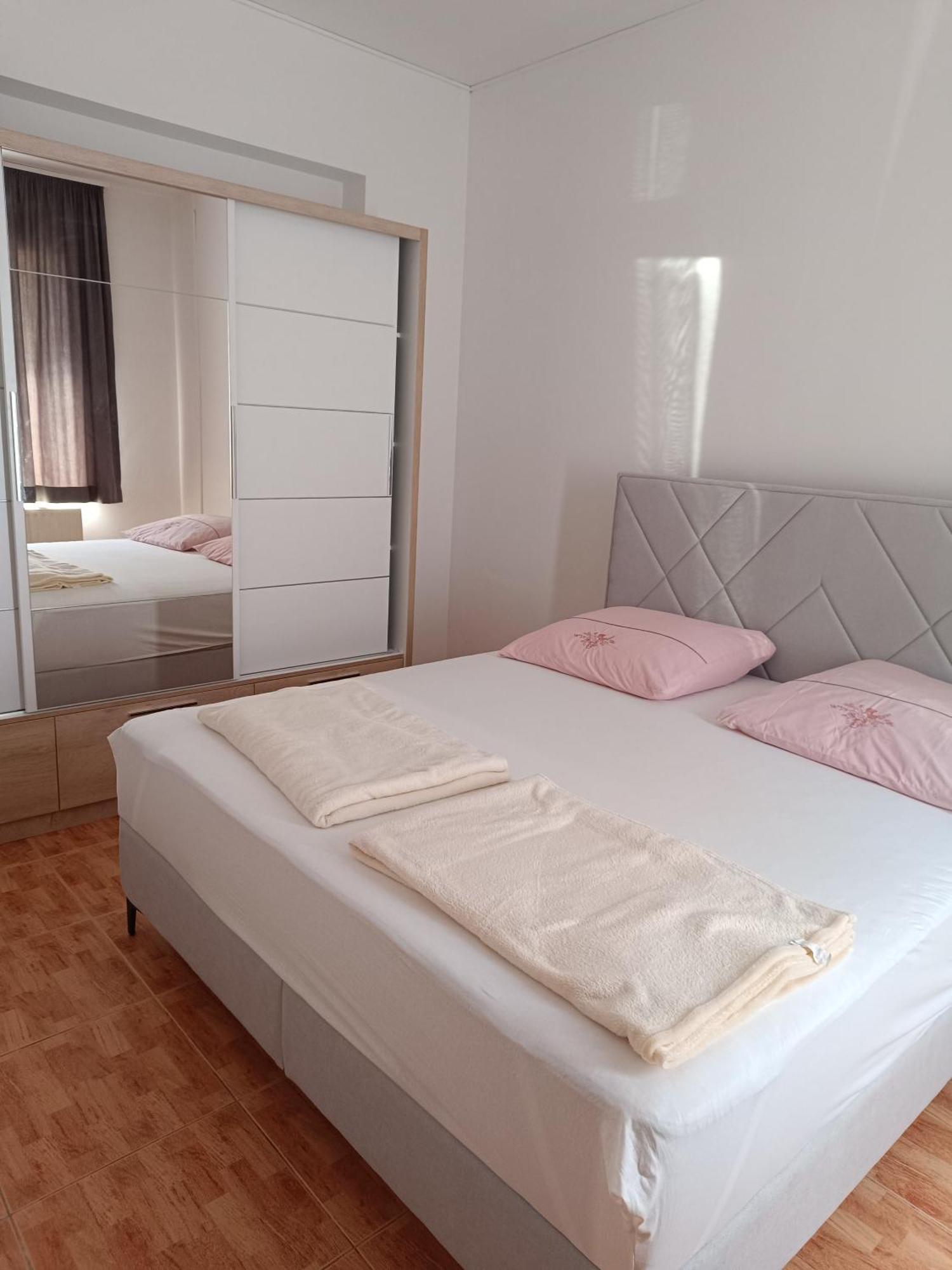 Apartmani "Radi" Baška Voda Екстериор снимка