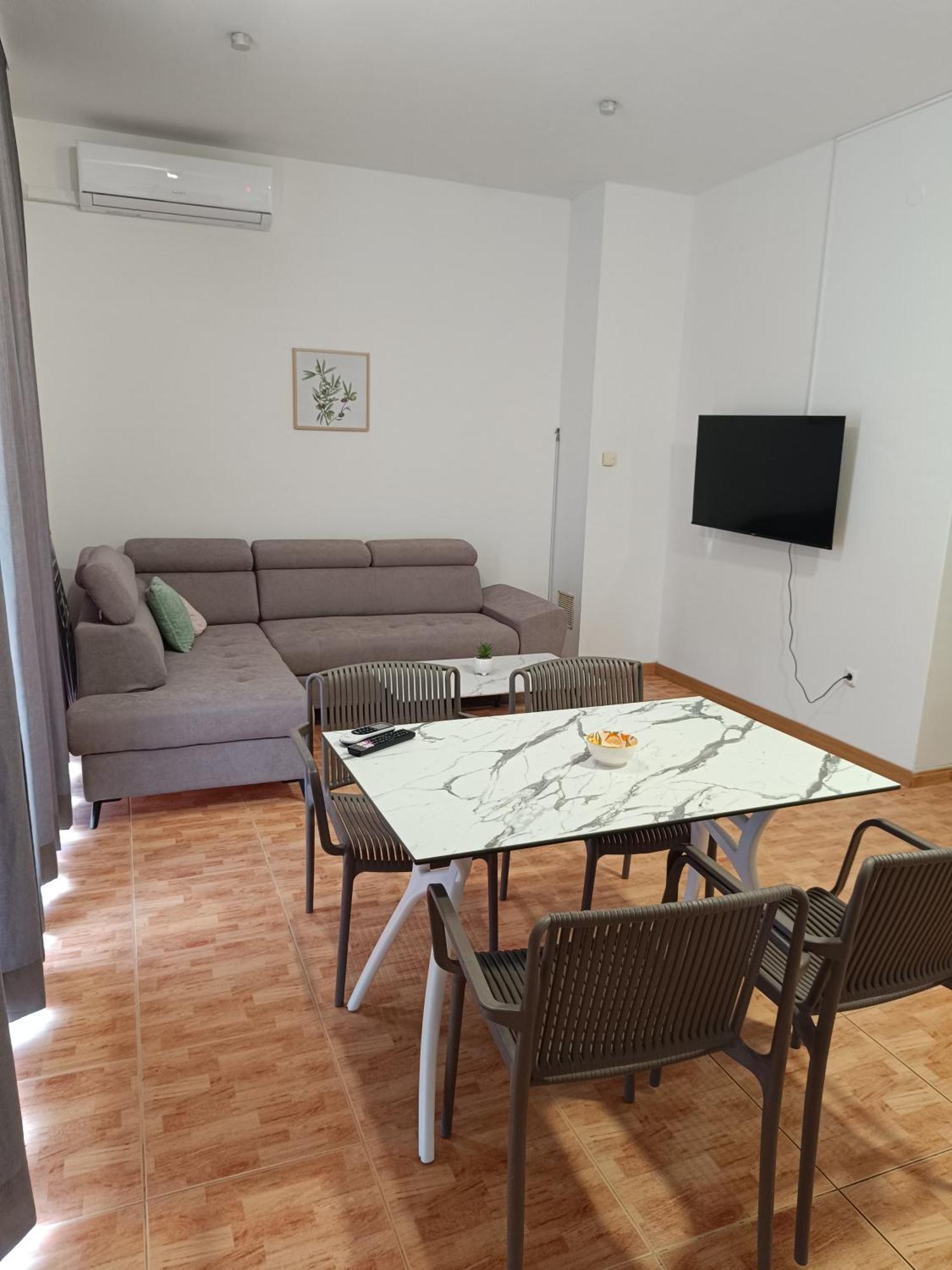 Apartmani "Radi" Baška Voda Екстериор снимка