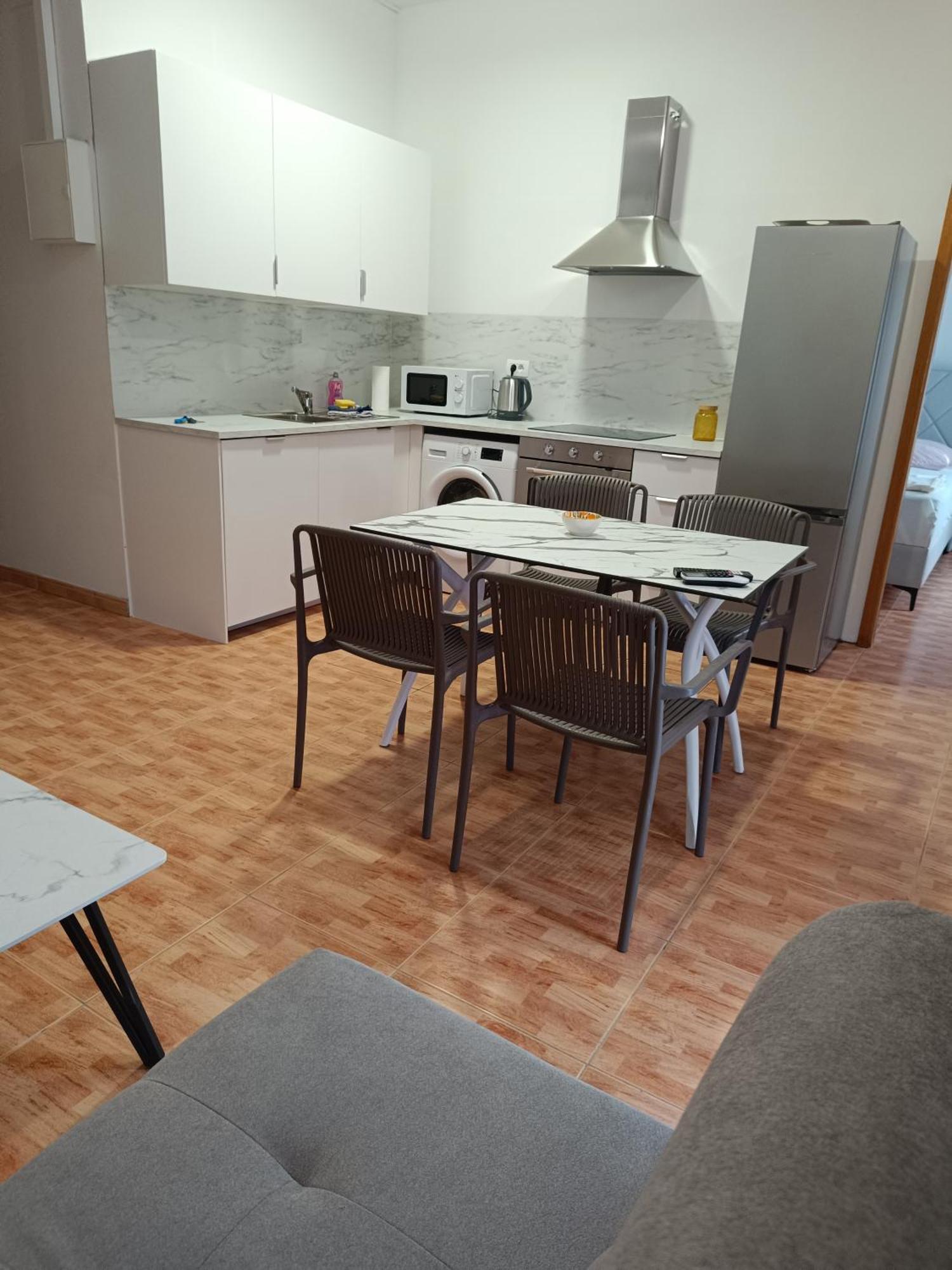 Apartmani "Radi" Baška Voda Екстериор снимка