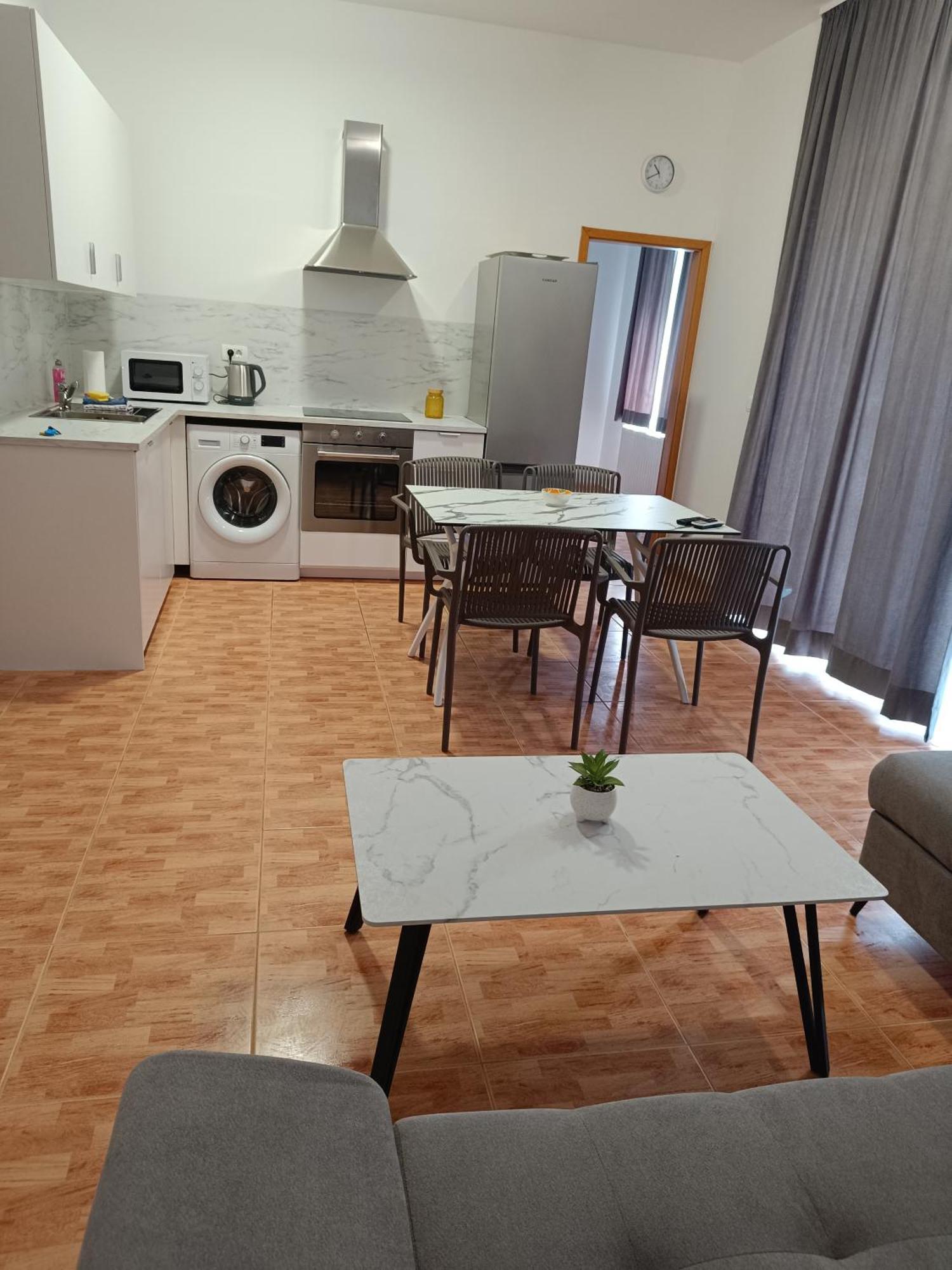 Apartmani "Radi" Baška Voda Екстериор снимка