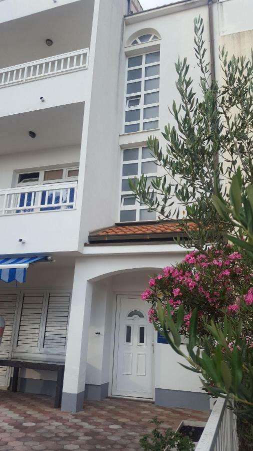 Apartmani "Radi" Baška Voda Екстериор снимка